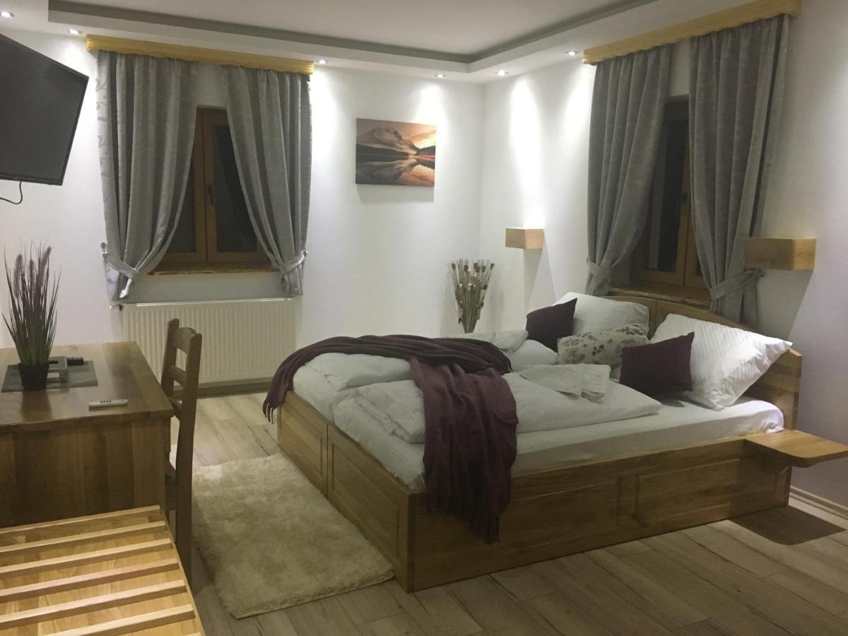 Hotel Pansion House Prijeboj Plitvička Jezera Esterno foto