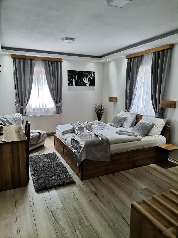 Hotel Pansion House Prijeboj Plitvička Jezera Esterno foto