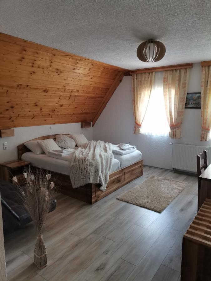 Hotel Pansion House Prijeboj Plitvička Jezera Esterno foto